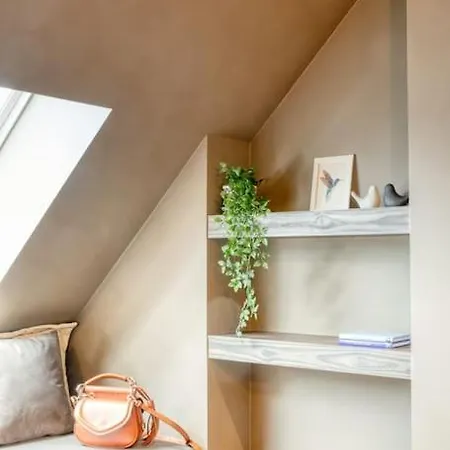 Apartman Charming Attic Retreat In Historic Center *