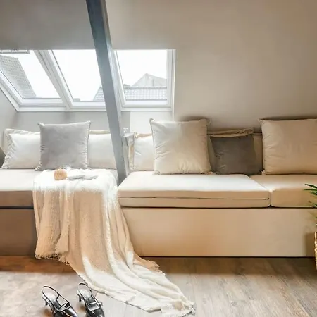 Charming Attic Retreat In Historic Center Apartman Gent